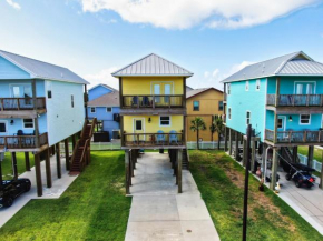 Yellow Beach Haven, Decks, Views, Mere Steps to Sand